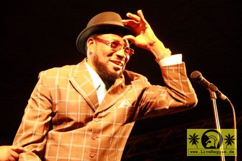 Derrick Morgan (Jam) with Soulfood International 12. This Is Ska Festival, Wasserburg Rosslau 28. Juni 2008 (17).JPG